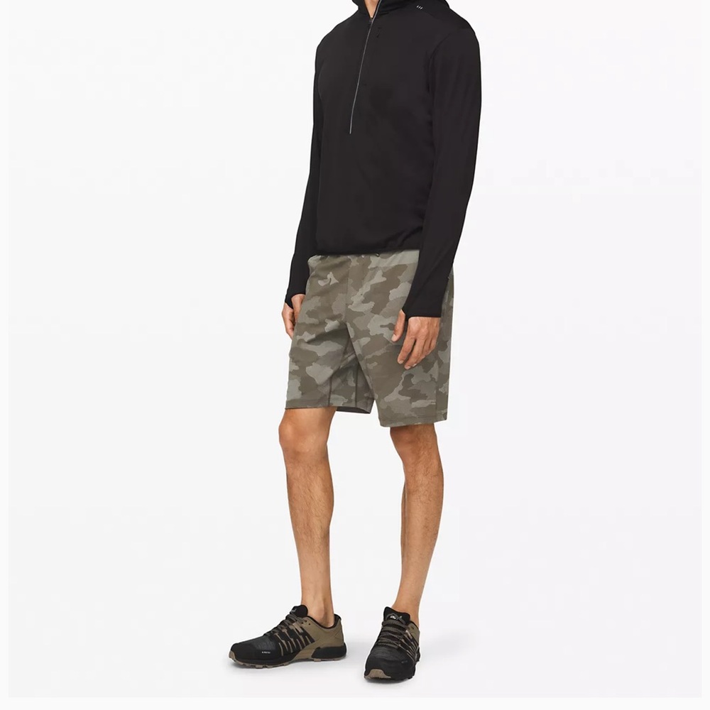 Lululemon Men’s THE short 9” liner size Small camo